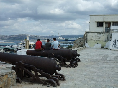 mit Kanonen auf Spatzen, Tanger